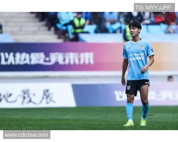 足球服的选择与搭配技巧让你在场上尽显风采与个性 足球服的选择与搭配技巧让你在场上尽显风采与个性