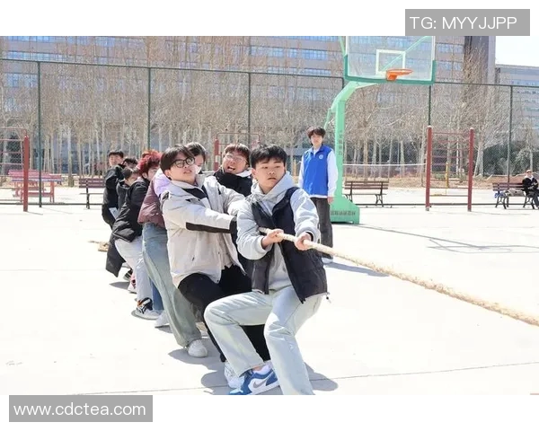 广州富力足球队奋战新赛季展现团队精神与拼搏决心的精彩旅程 广州富力足球队奋战新赛季展现团队精神与拼搏决心的精彩旅程