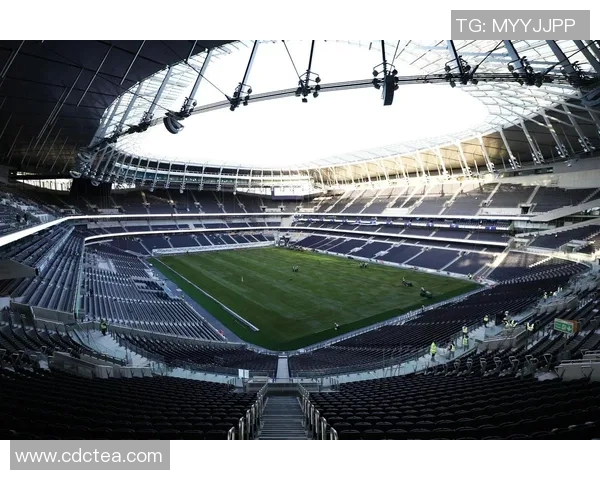 足球大咖的传奇之路揭秘如何从草根崛起成为全球瞩目的球场明星 足球大咖的传奇之路揭秘如何从草根崛起成为全球瞩目的球场明星